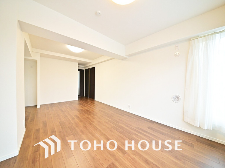 内装 約18帖のゆったりLDKは家族団欒の空間、会話もはずむ明るいリビング