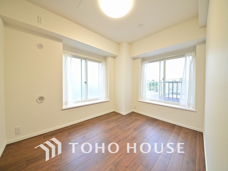 内装 1日の疲れを癒し、心地よく寛げるようゆったりとした広さをしています