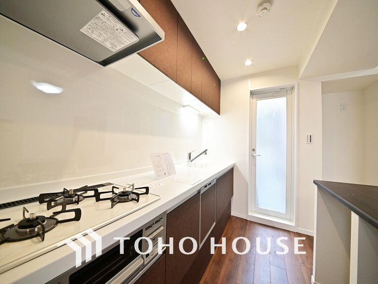 キッチン シンプルな部屋の雰囲気に溶け合うナチュラルキッチン