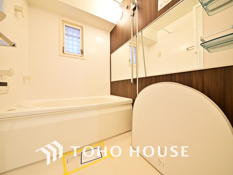 風呂 一日の疲れを癒すバスルームは、心地よいリラックスを叶える清潔感溢れる空間