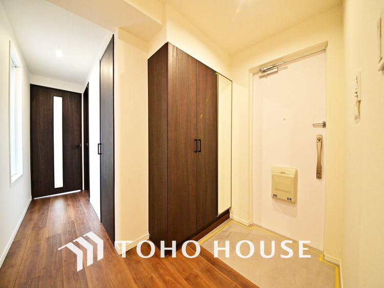 玄関 飾り過ぎないシンプルな内装の玄関