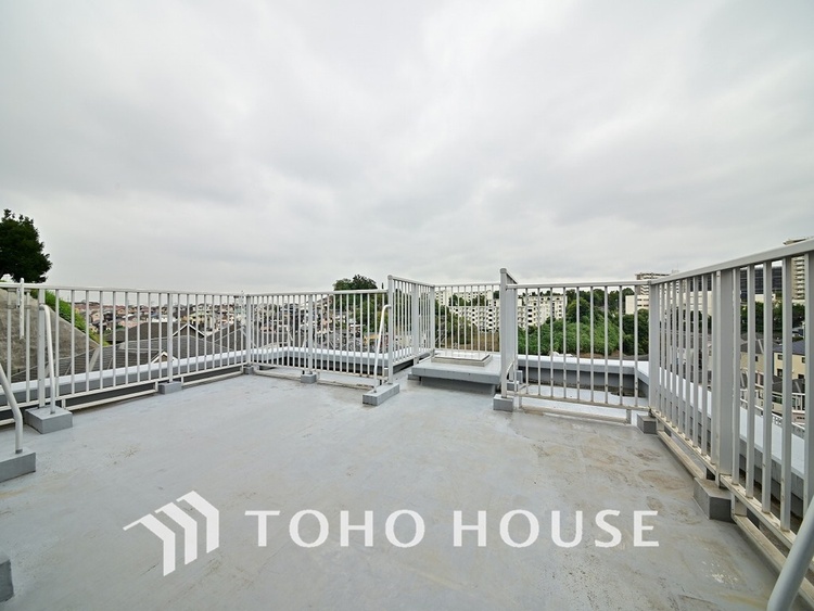 バルコニー 広々としたルーフバルコニーでガーデニングや家庭菜園などにいかがですか