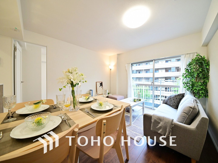 内装 広がりのある住空間、家族が集まるリビング・ダイニング