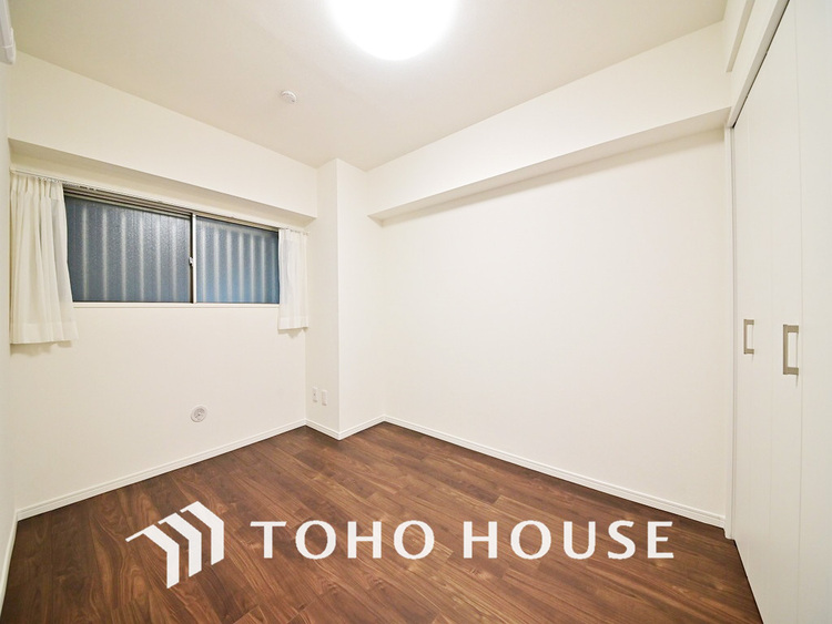 内装 採光もある洋室は、くつろぎのひと時を過ごすのにぴったり