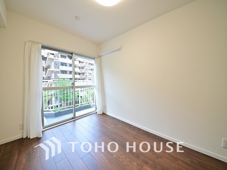 内装 シンプルですっきりとした室内は飽きのこない居心地の良い雰囲気です