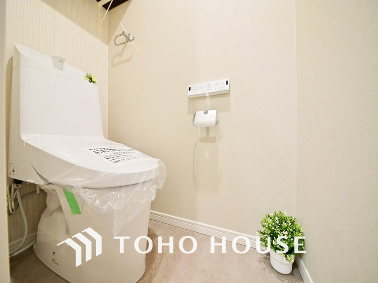 トイレ 清潔な洗浄機能付温水シャワートイレ