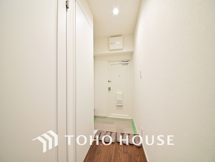 玄関 飾り過ぎないシンプルな内装の玄関