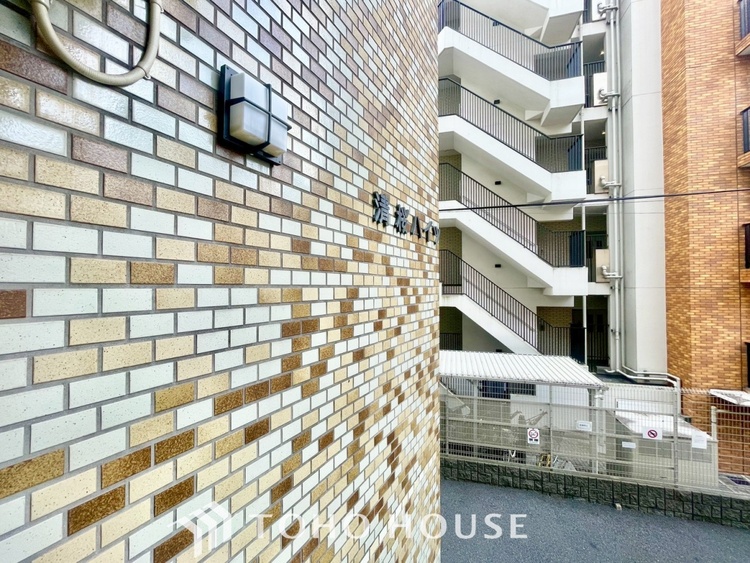 外観 【BALCONY】◆BLUE SKY◆自然の心地よさに包まれる。大開口の外に広がるのは爽やかな青空。