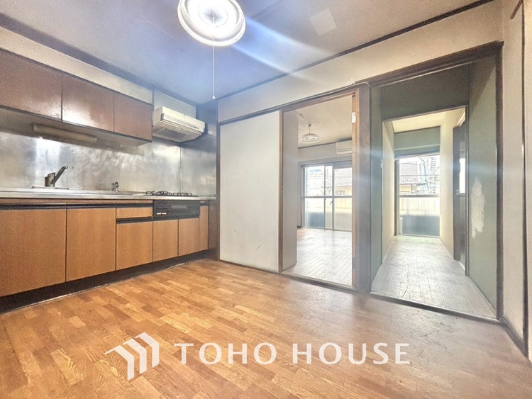 内装 【LIVING】◆扉を◆開くとこの景色。家族の”おかえり”の声が聞こえてきそう。