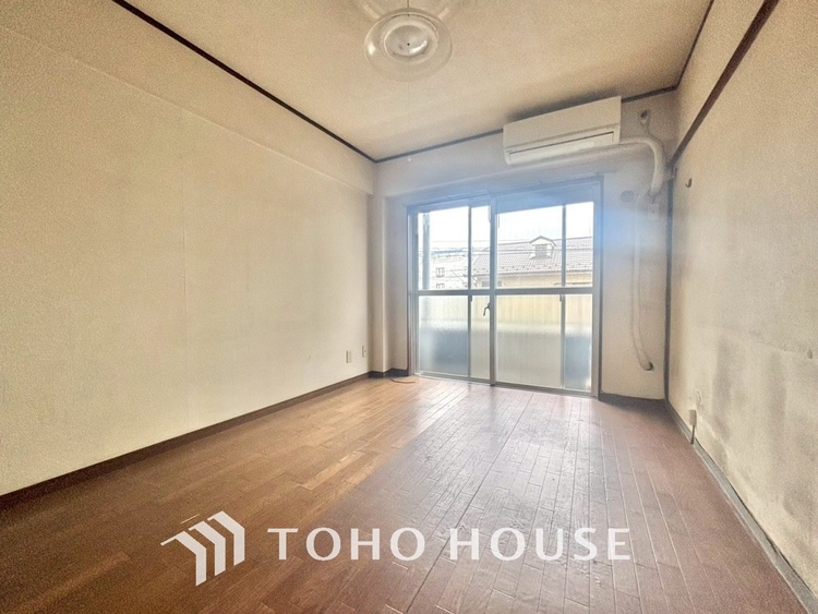 内装 風の通り道。舞い込んでくる風が優しく躍り、室内に爽やかな空気を運んでくる。