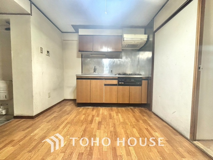 内装 叶えたかったのは落ち着きのあるナチュラルな風合い、そして開放感があるリビング。優雅な気分に浸れる幸せな時間を家族が自然と集まりたくなるこの空間で。