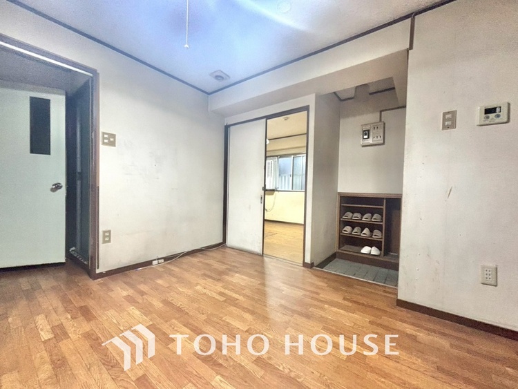 内装 ◆瀟洒な空間◆落ち着きのある彩が見事に調和させた瀟洒な空間を演出。ここに集まる家族の会話と笑顔が絶え間なく続く幸せな空間。