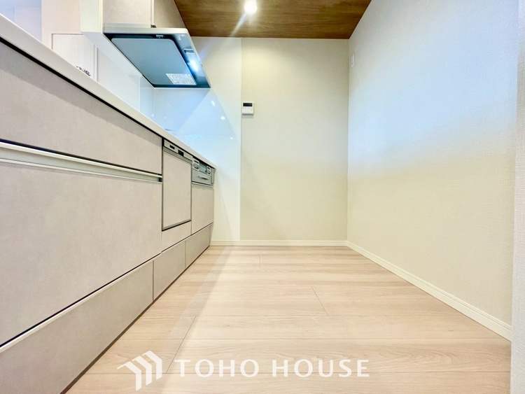 キッチン 【KITCHEN】◆家族のおはよう◆の声を笑顔で迎えてあげられるシステムキッチン。朝ごはんが楽しみでちょっと早起きしたくなるんです。