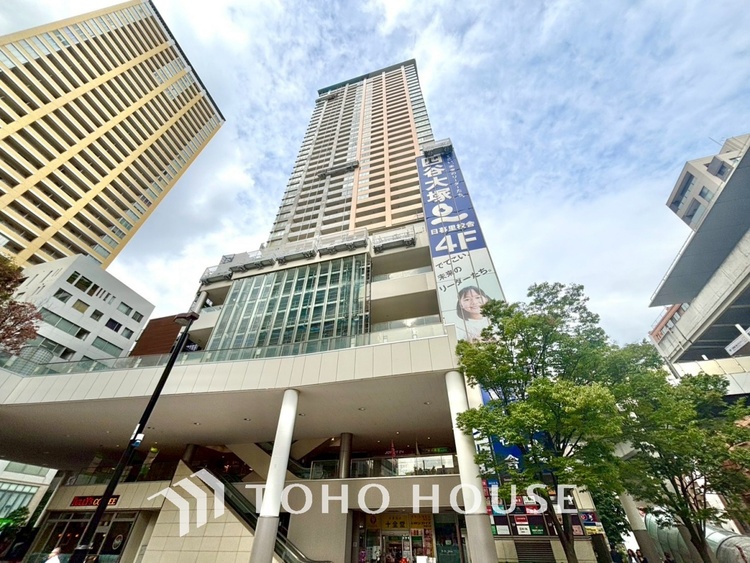 外観 漂う上質な空気感、マンションに入れば「おかえりなさい」と笑顔で迎えてくれるエントランス。最良の心配りを感じるマンションでした。