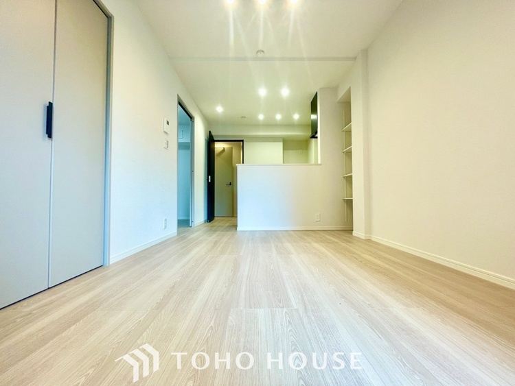 内装 【LIVING】◆陽光◆が差し込む。この開放的なLDKに家族の笑顔が集う。家族が一緒に過ごす空間は明るく、そして居心地よく。