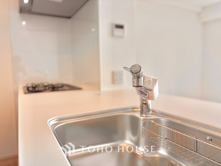 キッチン 上質な素材に囲まれたキッチンは、穏やかな時間が流れる特別な空間。洗練された料理が生まれる場所です。