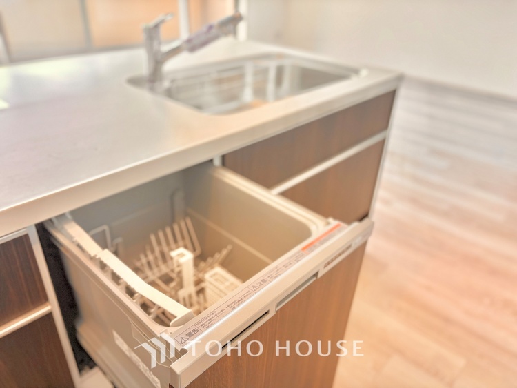 キッチン 無駄を削ぎ落としたミニマルなデザインが、空間に静謐な美しさをもたらします。研ぎ澄まされた感性を満たす場所です。