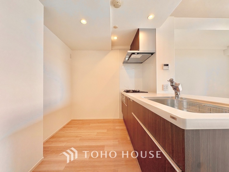 キッチン 五感を刺激する、美食のクリエイティブな場所。ここはただの調理場ではなく、豊かな人生を紡ぐための特別な空間です。