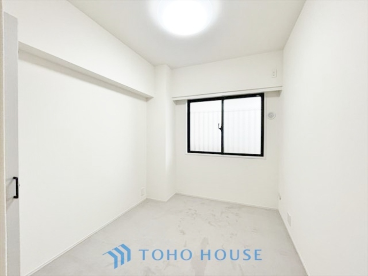 内装 ◆窓を開けると◆冷涼な風、そよぐリビング。だんらんの場所はここから始まり、ここで終わる。家族の笑顔が集う素敵な場所だから、こだわり抜いた思いが詰まっているのだと思う。