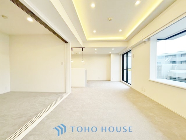 内装 ◆隠された美しさ◆流麗な音楽が流れているような繊細でいながら整然かつ堅牢なこの空間。この空間は確かに美しい。しかし、そこには美しさ以上のものが隠されている。