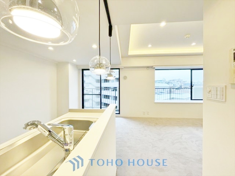 内装 ◆ここに在る◆事も無げに美しく、伝えるには筆舌に尽くし難い。豪華絢爛や華美と言う事ではなく、住まう者にとって暮らし易く心地がいいと言う美しさがこの住まいには込められている。