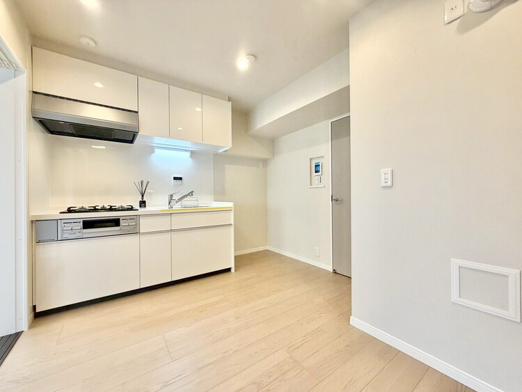 居間 通風・採光に優れ、心地よい光と風が溢れています。