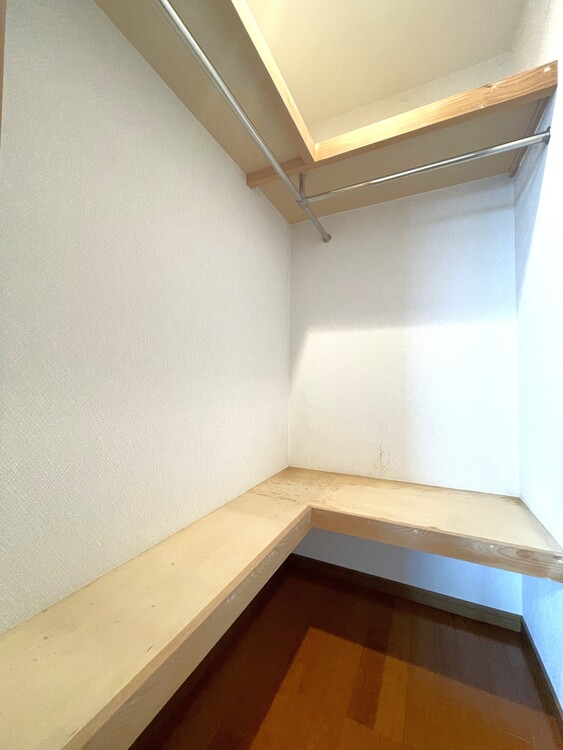 その他 収納スペースが付いていて、お部屋を広く使っていただけます。