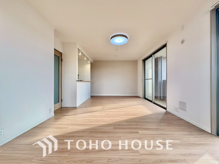 内装 【LIVING】◆眩い◆光が燦々と入り、家族の笑顔を照らす。「いつまでも続いて」と願う夢のような毎日がここにある。