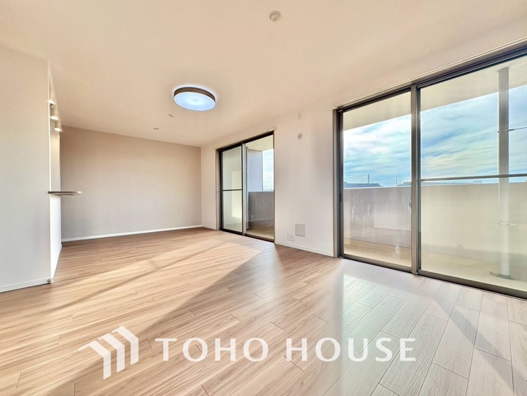 内装 【LIVING】◆住む喜び、楽しさ、感動◆を君と共有したい。いつまでもずっと家族を見渡せるこの広い空間で。