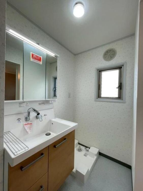 洗面 耐水性が高くお掃除が快適なクッションフロア採用の洗面室です