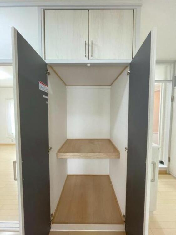 収納 高さのある廊下収納には掃除機などもすっきりとしまえます