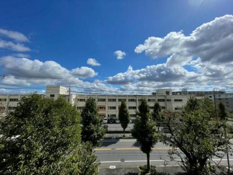 その他 前面は高い建物がなく、空の広がる開放的な眺望です