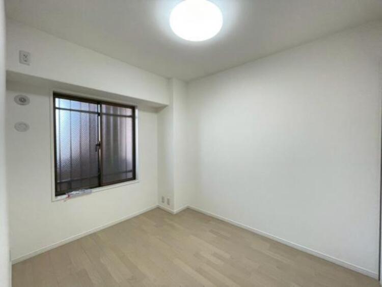 内装 子供部屋にぴったりな洋室。明るい空間で成長を見守ります