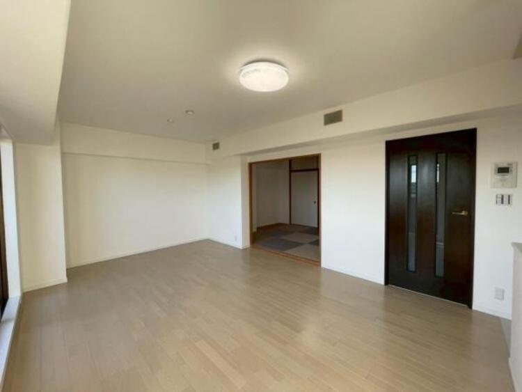 居間 食と憩いの場がゆるやかに続く、家族の存在を感じられるLDKです