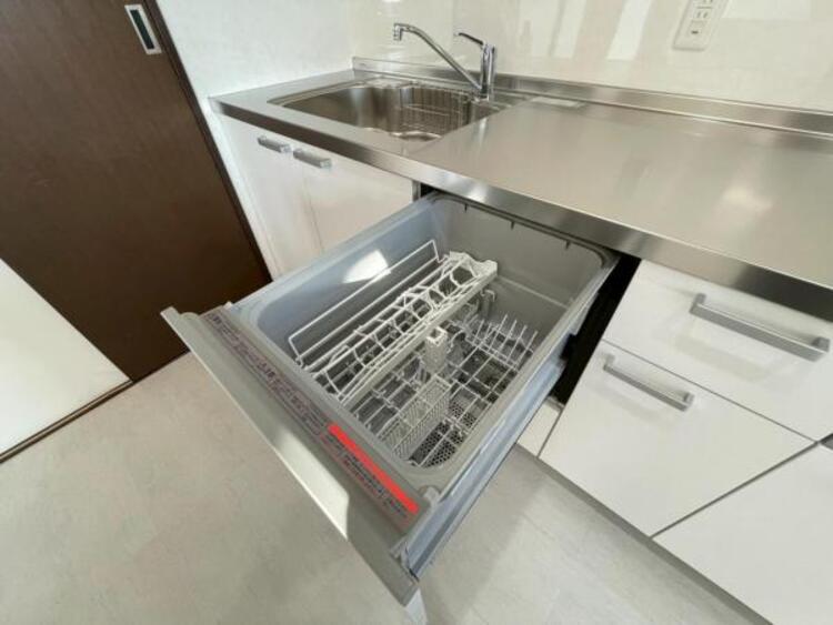 キッチン ビルトイン食洗機で食後の負担を軽減。高温洗浄と乾燥で、手洗いより清潔・快適、経済的です。 