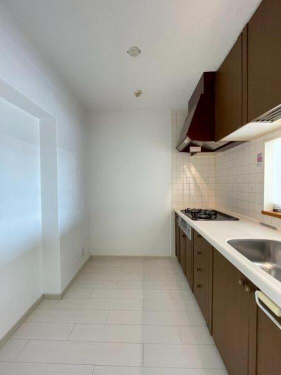 キッチン 閉塞感のないキッチンでのびのびとお料理が楽しめます 