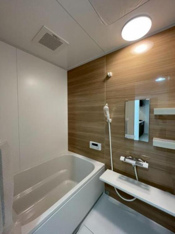 風呂 リフォーム済みでぴかぴかの浴室は、ゆったりとくつろげる癒しの空間です。