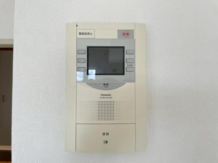 設備 お子様のお留守番時も、鍵の開錠前に確認ができ安心のモニターインターホン。 