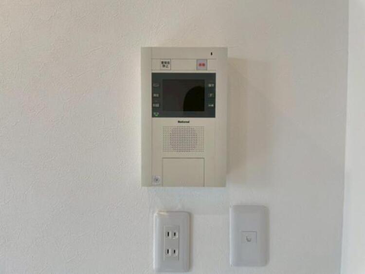 設備 お子様のお留守番時も、鍵の開錠前に確認ができ安心のモニターインターホン。 