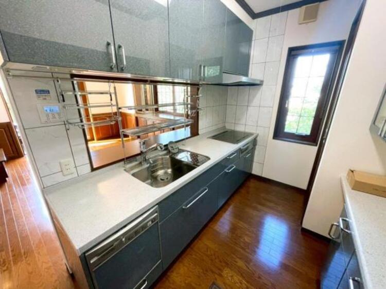 キッチン 開放的な対面式キッチンでお料理中もご家族の気配を感じられます