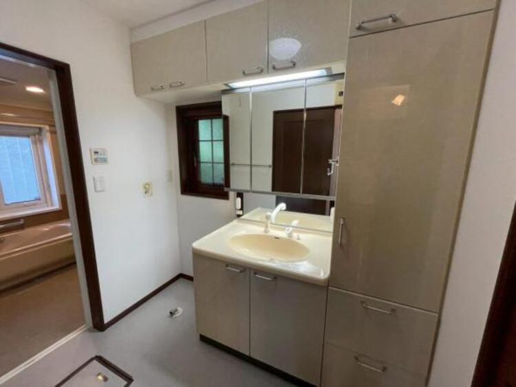 洗面 忙しい朝にも落ち着いて身支度ができるゆとりある洗面スペース