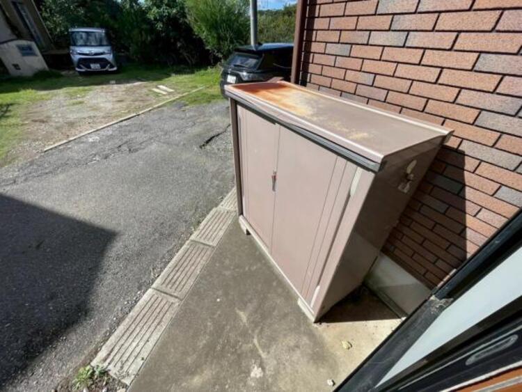 収納 アウトドアアイテムは外の物置に収納可能です！