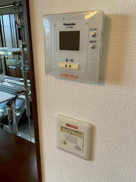 設備 お子様のお留守番時も、鍵の開錠前に確認ができ安心のモニターインターホン。