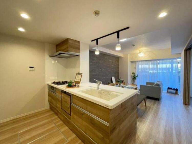 居間 食と憩いの場がゆるやかに続く、家族の存在を感じられるLDKです 