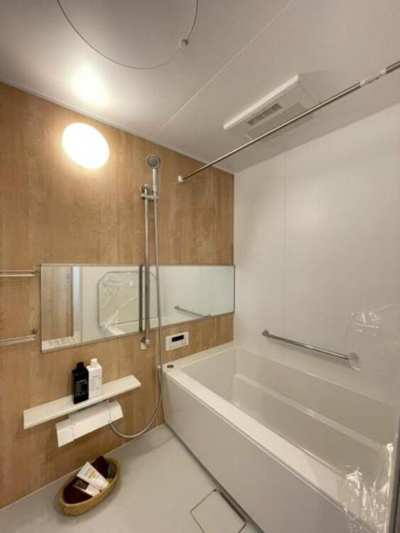 風呂 リフォーム済みでぴかぴかの浴室です。雨の日に嬉しい浴室乾燥機付きです！