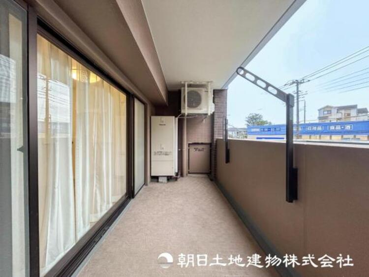 バルコニー 【バルコニー】太陽に愛された家。陽当り・通風に優れた魅力的で快適さを追求したプライベート空間です。