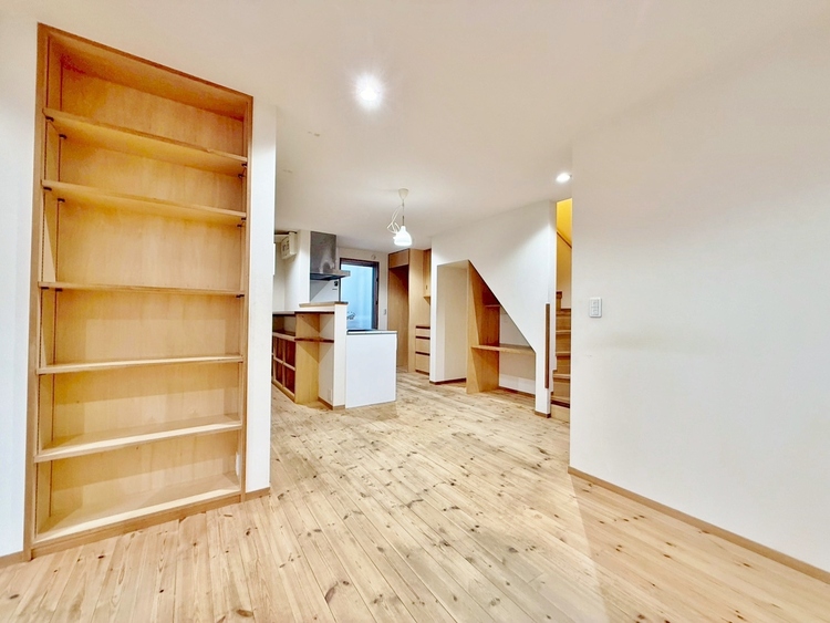 居間 飾り過ぎないシンプルな内装と偏り過ぎないデザインで統一しました。