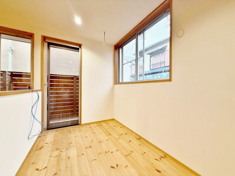 居間 快適に過ごす毎日を求めて、暮らしの中でご自身の「マイホーム」に創り上げてください。