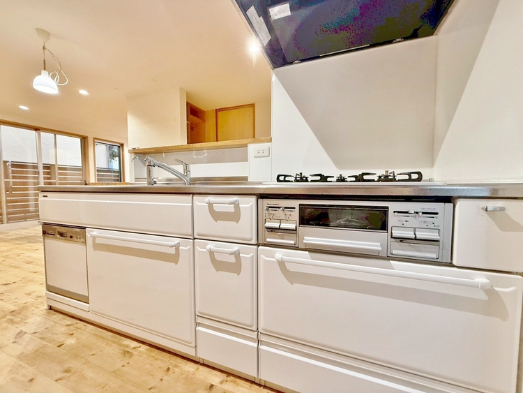 キッチン 洗練されたスタイリッシュなデザイン性と使いやすさを備えた仕様。