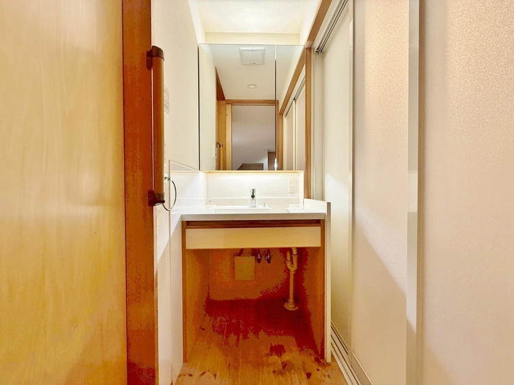 洗面 何かと物が増える場所だからこそ、スッキリと見映えの良い空間に。